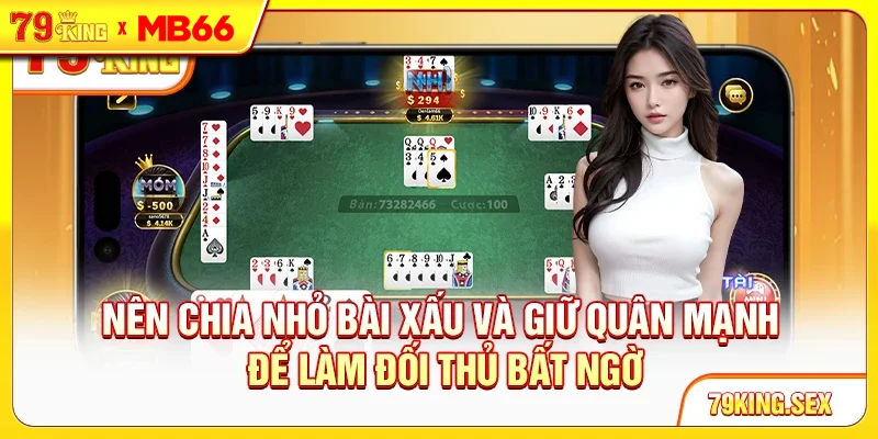 Nên chia nhỏ bài xấu và giữ quân mạnh để làm đối thủ bất ngờ